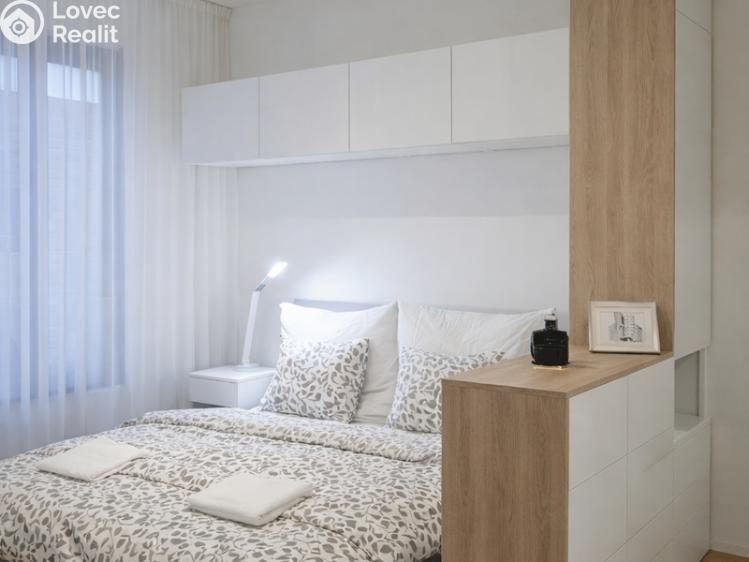 Pronájem bytu 1+KK Praha, Sanderova č. 4