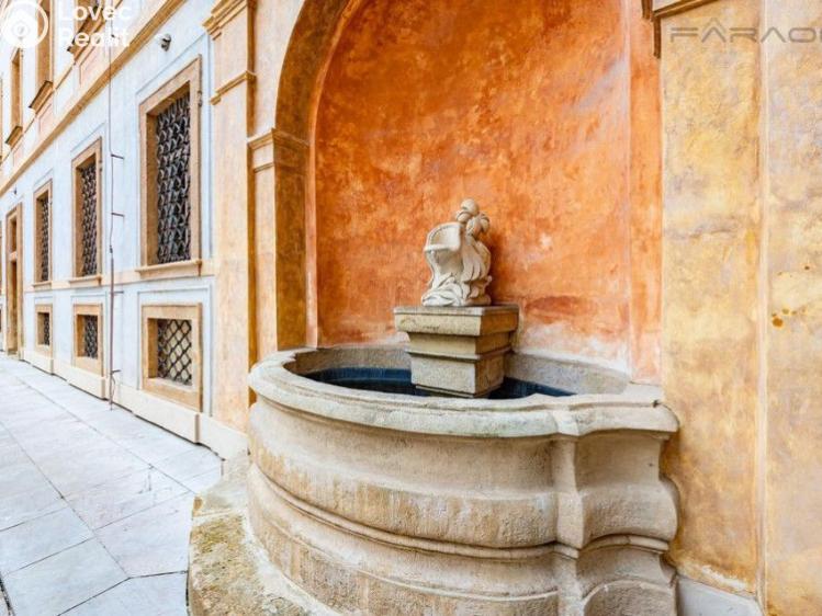 Rent commercial properties Praha, Hradčanské náměstí č. 9