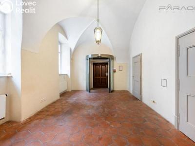 Rent commercial properties Praha, Hradčanské náměstí č. 4