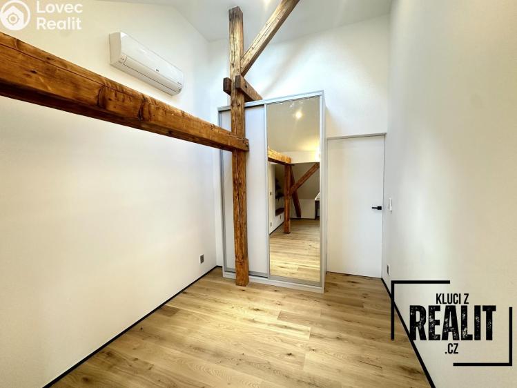 Pronájem bytu 4+KK Praha, Újezd 402/33 č. 17