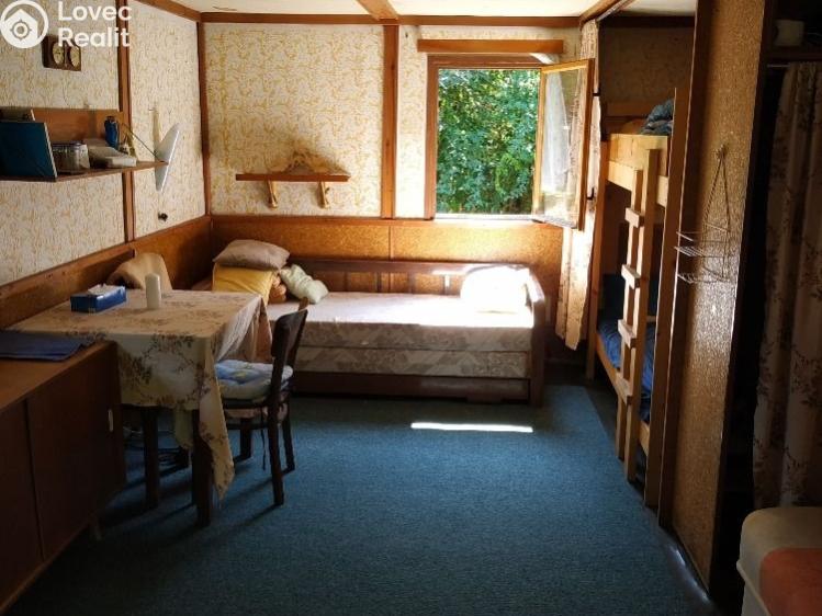 Sale hut Praha, Na Lhotkách č. 9