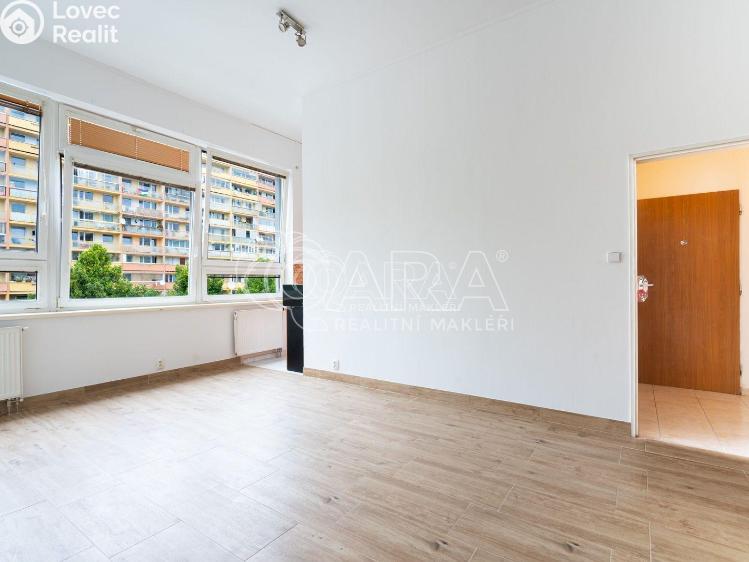 Pronájem bytu 1+KK Praha, Petržílkova 2570/25 č. 7