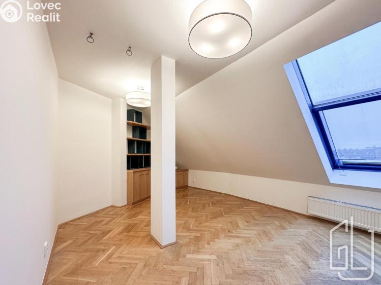 Pronájem bytu 4+1 Praha, Škroupovo náměstí č. 4