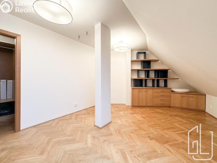 Pronájem bytu 4+1 Praha, Škroupovo náměstí č. 5