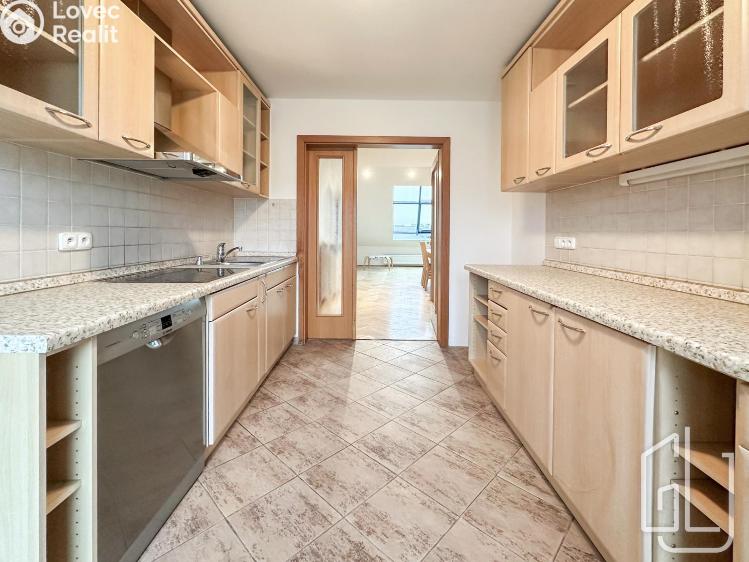 Pronájem bytu 4+1 Praha, Škroupovo náměstí č. 8