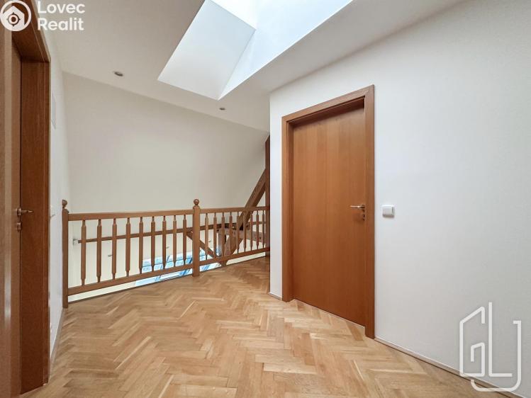 Pronájem bytu 4+1 Praha, Škroupovo náměstí č. 12