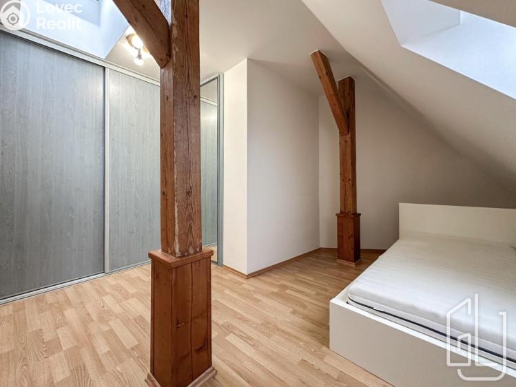 Pronájem bytu 4+1 Praha, Škroupovo náměstí č. 14