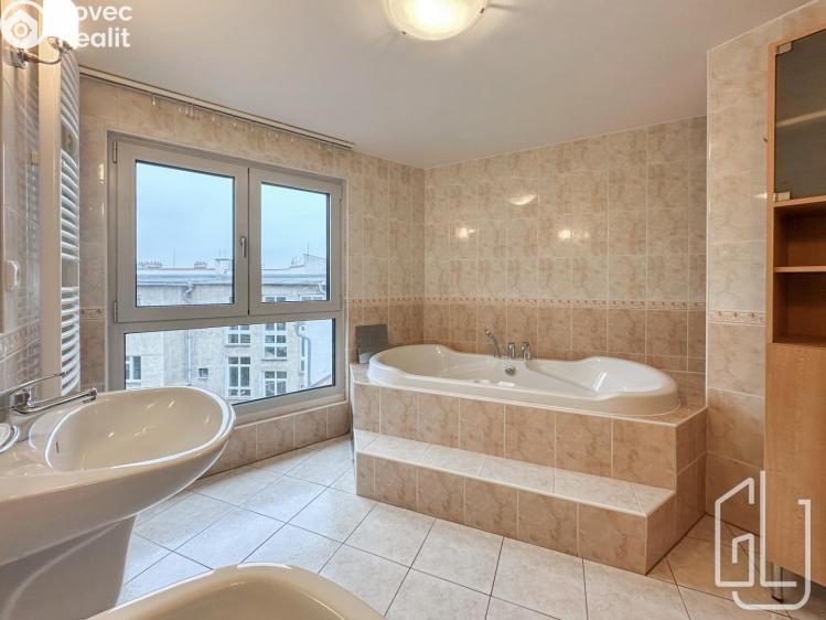 Pronájem bytu 4+1 Praha, Škroupovo náměstí č. 15