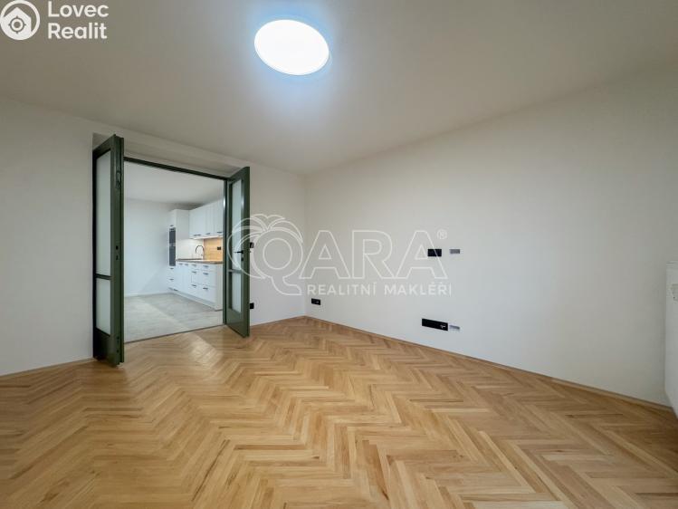 Pronájem bytu 2+1 České Budějovice, Nerudova 991/2 č. 17