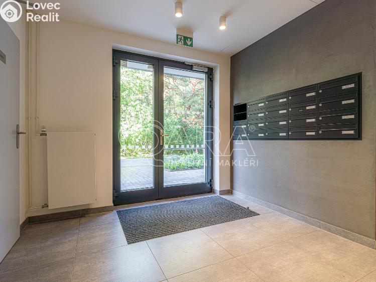 Pronájem bytu 2+KK Praha, Azzoniho 738/6 č. 12