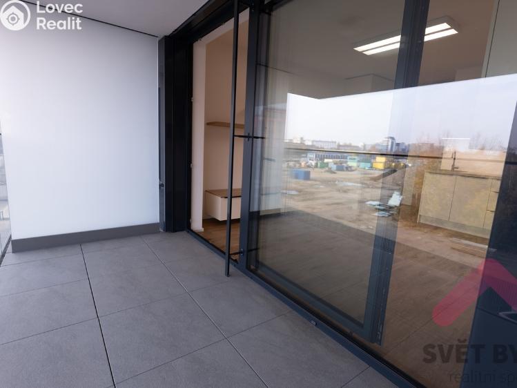 Pronájem bytu 1+KK Praha 3, Šrámkové 2934/2 č. 4