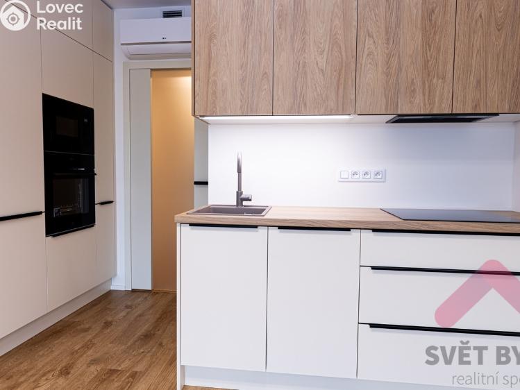 Pronájem bytu 1+KK Praha 3, Šrámkové 2934/2 č. 10