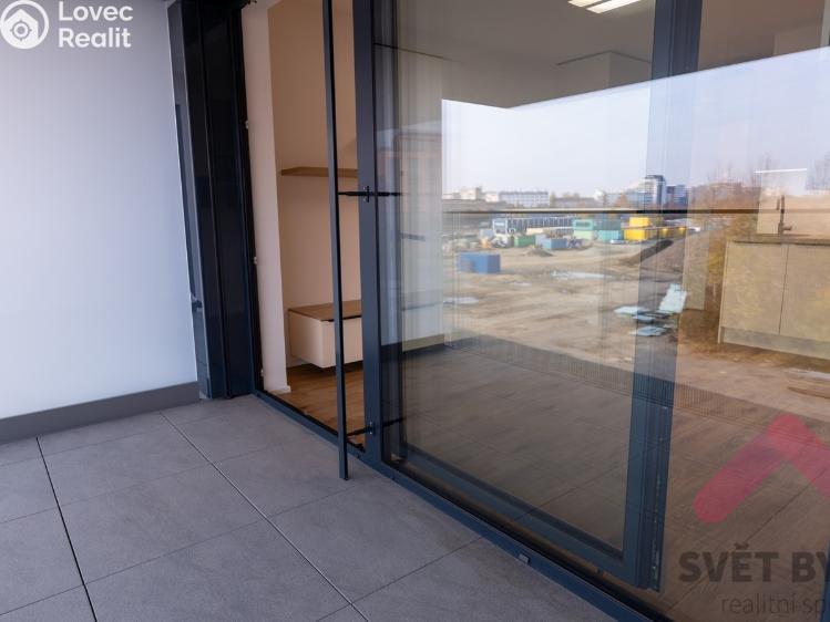 Pronájem bytu 1+KK Praha 3, Šrámkové 2934/2 č. 13