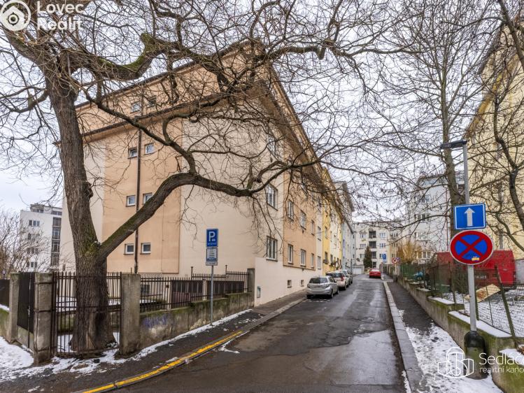 Prodej atypického bytu Praha, U Jezerky č. 26