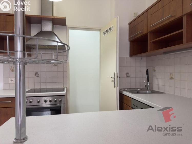 Pronájem bytu 3+KK Praha, Bechlínská 705/2 č. 8