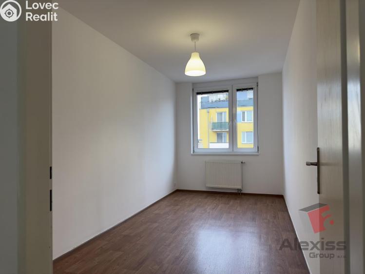 Pronájem bytu 3+KK Praha, Bechlínská 705/2 č. 12