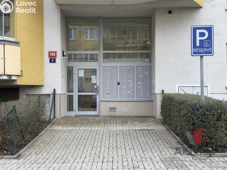 Pronájem bytu 3+KK Praha, Bechlínská 705/2 č. 17