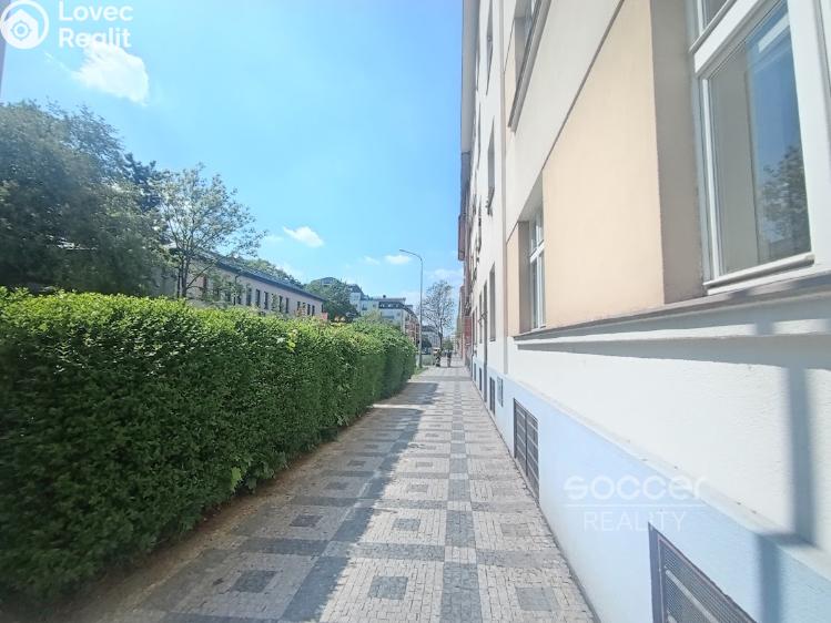 Pronájem bytu 1+KK Praha, Jeseniova č. 11