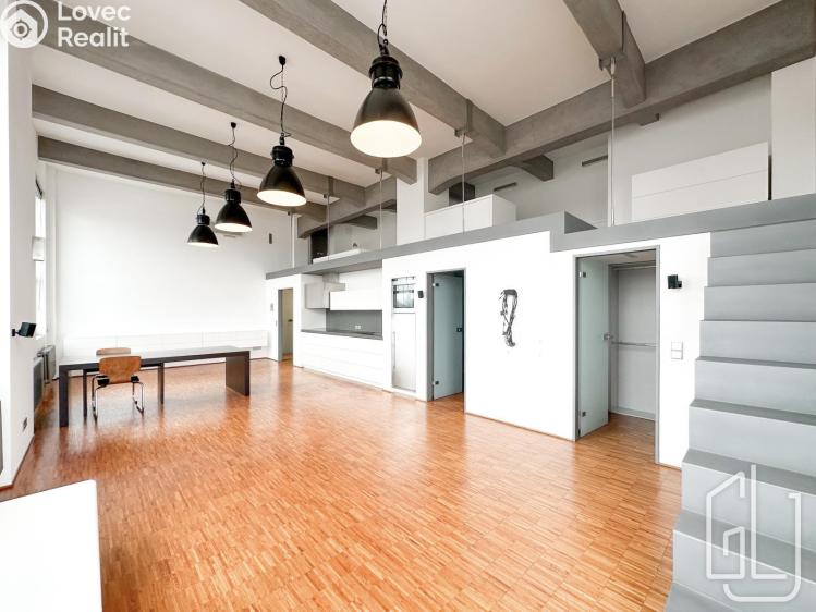 Pronájem bytu 1+KK Praha, Křížová č. 1