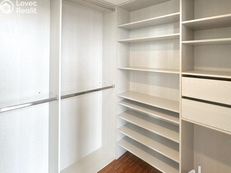 Pronájem bytu 1+KK Praha, Křížová č. 6