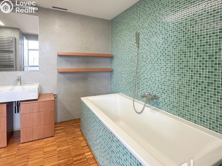 Pronájem bytu 1+KK Praha, Křížová č. 8