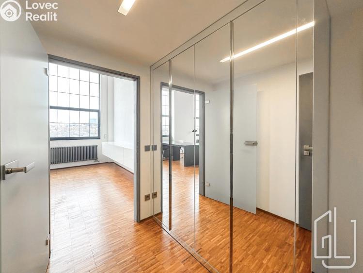 Pronájem bytu 1+KK Praha, Křížová č. 10