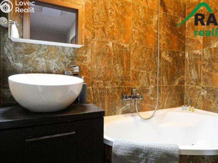 Prodej bytu 2+1 Karlovy Vary, Moravská č. 7