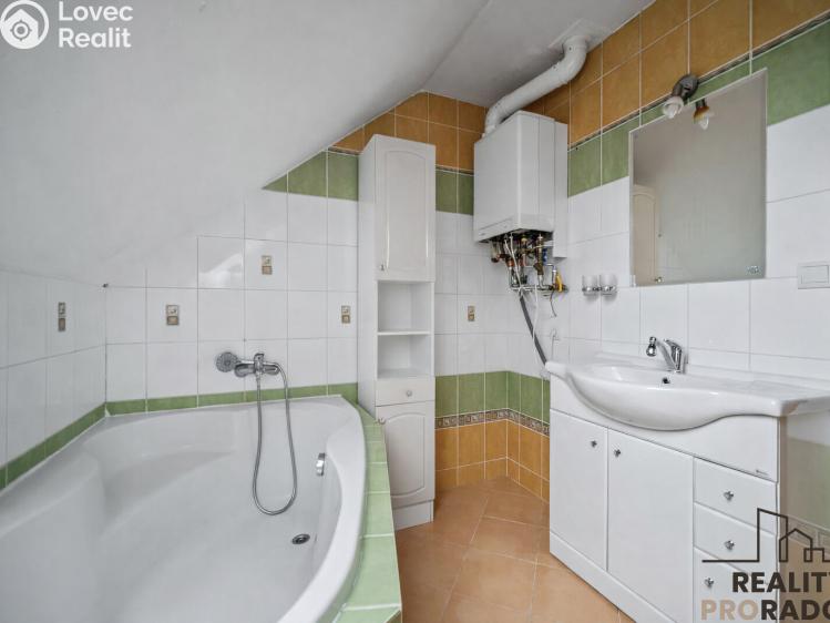 Продаж сімейного будинку Hrochův Týnec, Zámecká č. 17