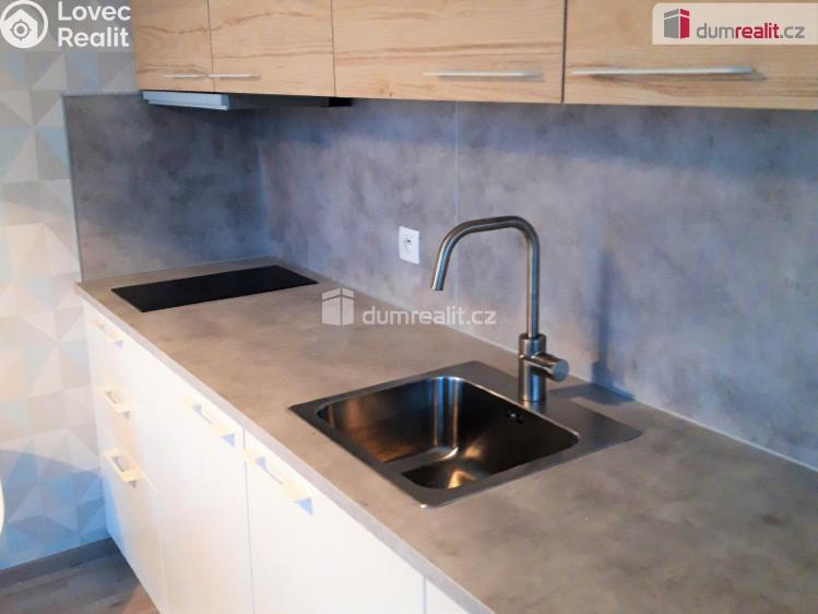 Pronájem bytu 1+KK Praha 9, Strnadových č. 2