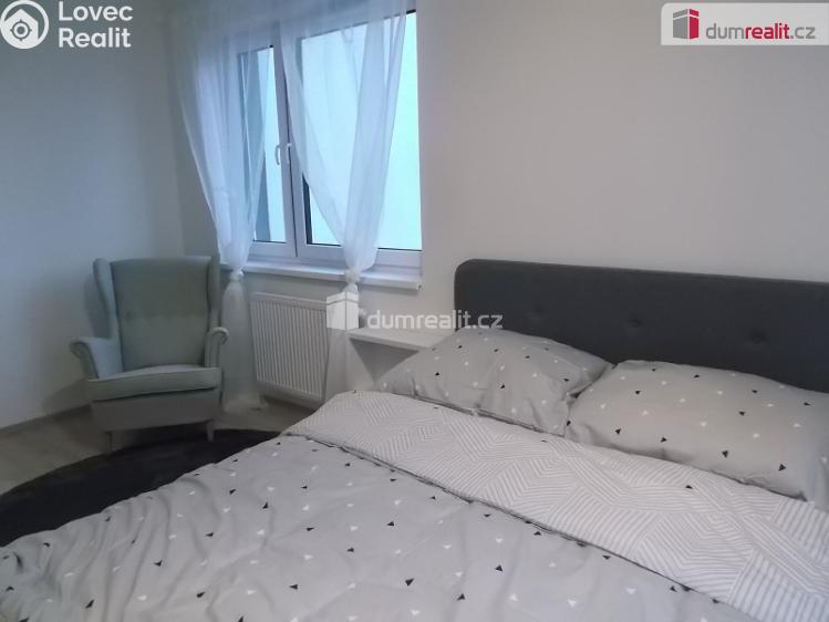 Pronájem bytu 1+KK Praha 9, Strnadových č. 8