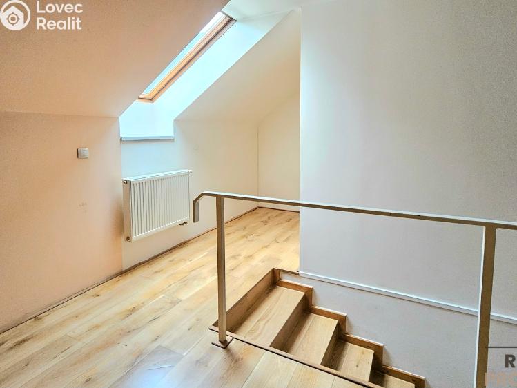 Pronájem bytu 1+KK Třebotov, Hlavní č. 8