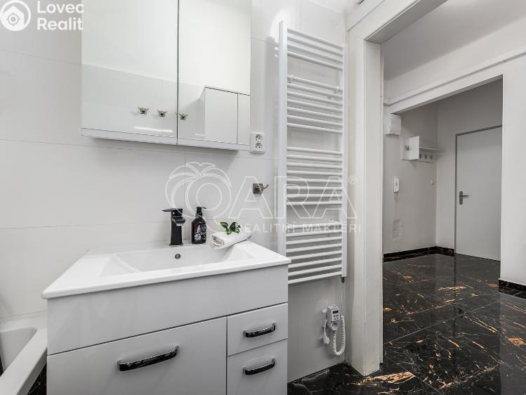 Prodej bytu 2+KK Praha, Lužická 1343/3 č. 14