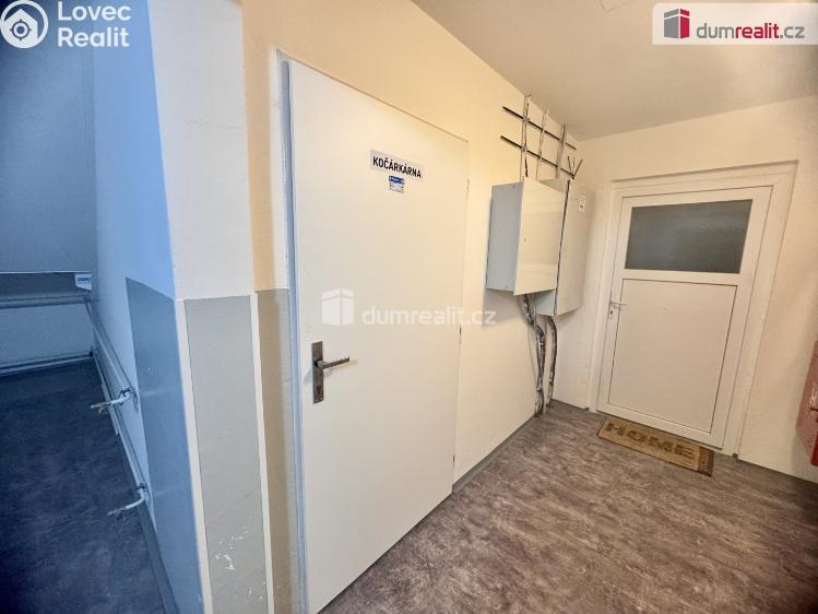 Pronájem bytu 3+1 Praha 8, Chotovická č. 16