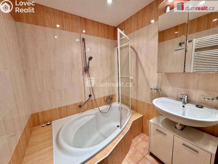 Pronájem bytu 3+1 Praha 8, Chotovická č. 9