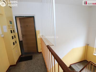 Продаж квартири 2+1 Hroznětín, Sídliště č. 18