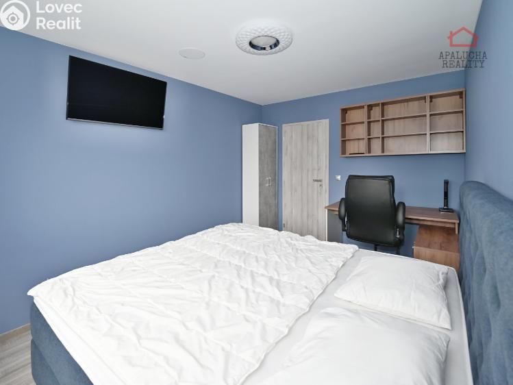 Pronájem bytu 3+1 Praha, Pískovcová 733/14 č. 7