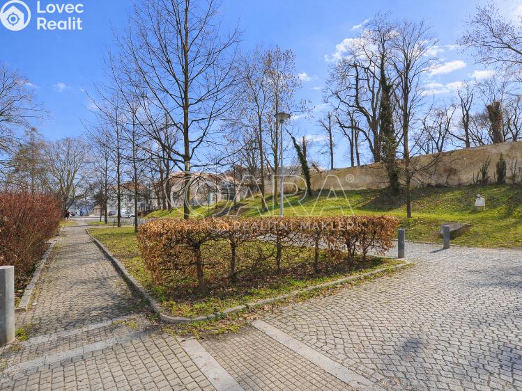 Pronájem bytu 1+KK Praha, Nad šestikopy 835/1 č. 22