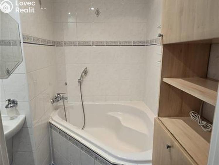 Pronájem bytu 3+1 Sokolov, Slovenská č. 3