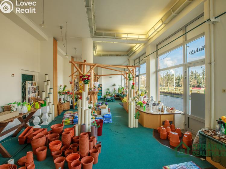 Sale commercial space Plzeň, náměstí Generála Píky č. 9