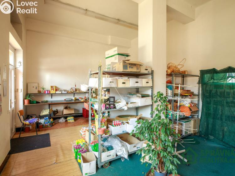 Sale commercial space Plzeň, náměstí Generála Píky č. 10