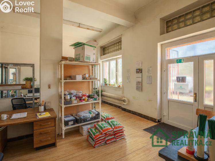 Sale commercial space Plzeň, náměstí Generála Píky č. 12