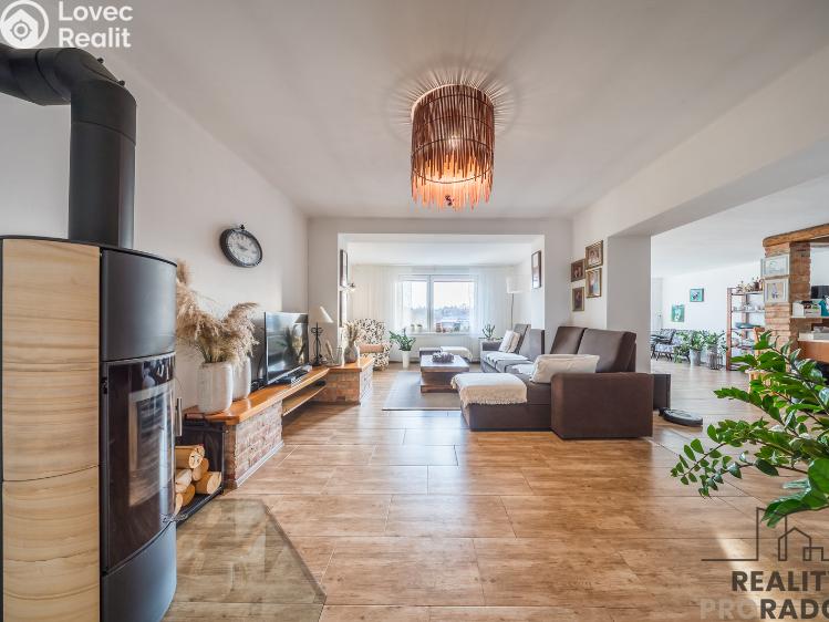 Продаж багатогенного будинку Mutěnice, Zahradní č. 1