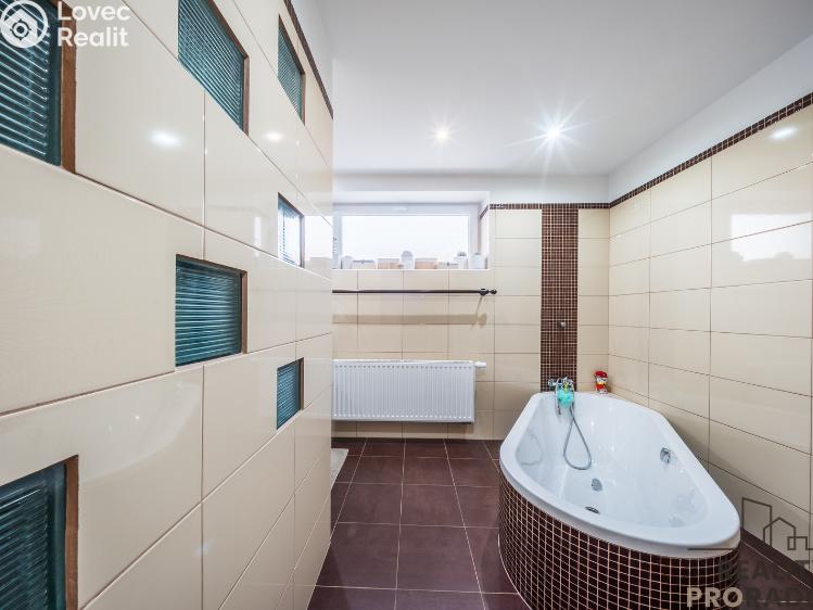 Продаж багатогенного будинку Mutěnice, Zahradní č. 45