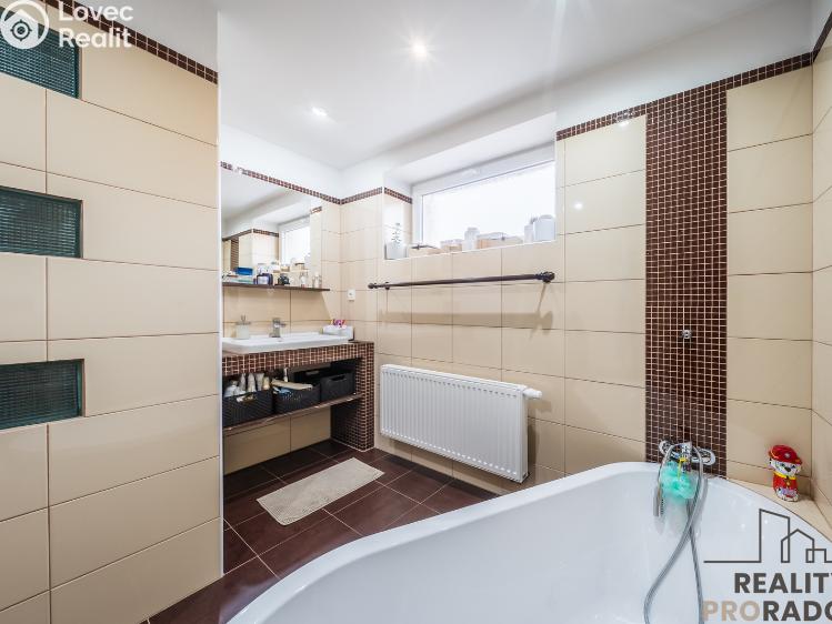 Продаж багатогенного будинку Mutěnice, Zahradní č. 46