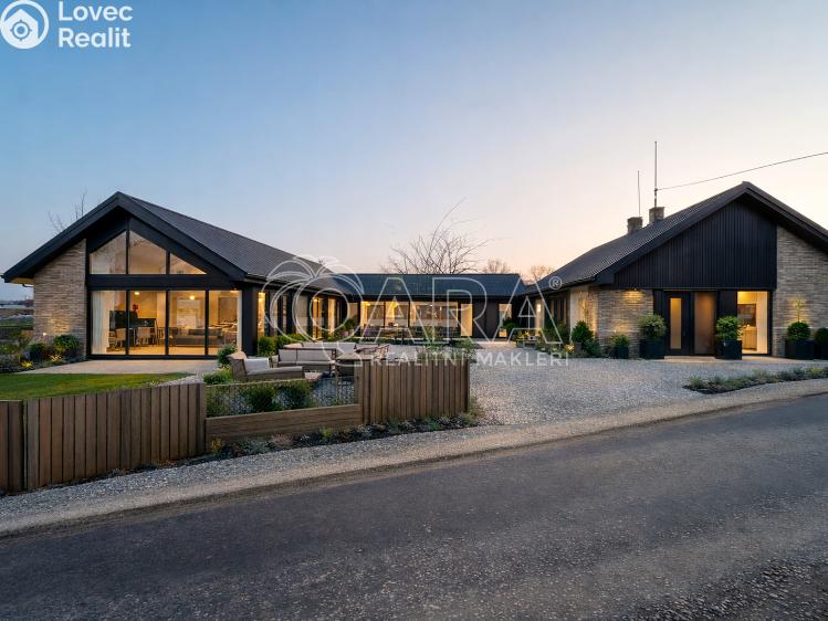 Продаж сімейного будинку Hořiněves č. 13