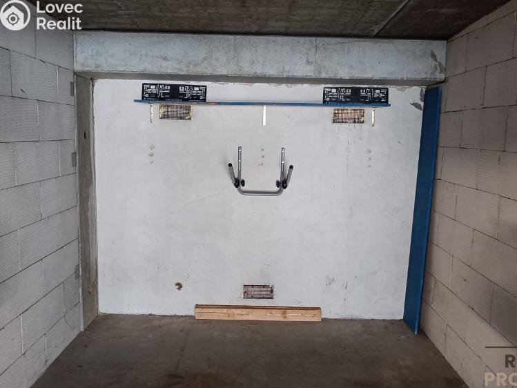 Pronájem garáže Olomouc, Schweitzerova č. 2