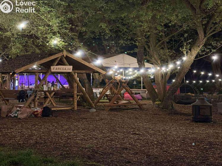 Оренда комерційної нерухомості Roztoky, Třešňovka č. 4