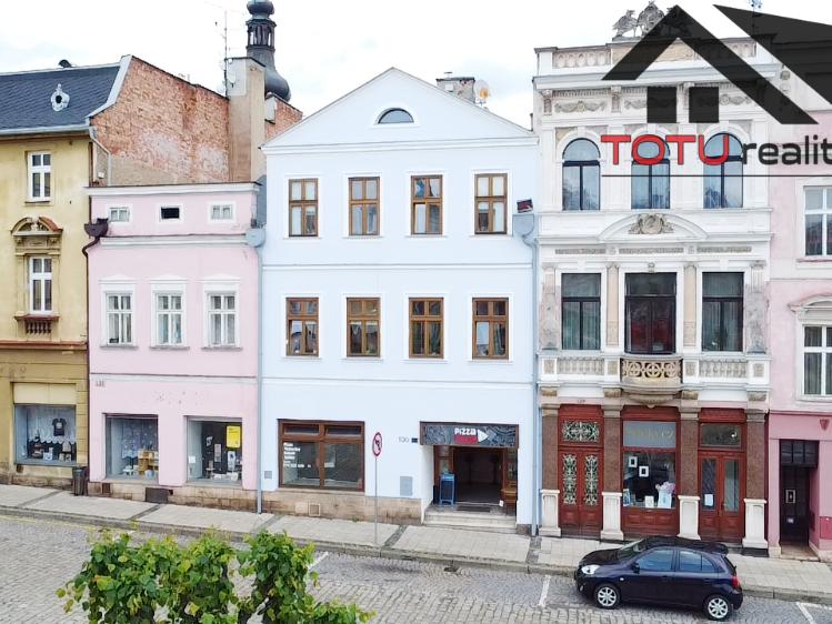 Prodej rodinného domu Broumov, Mírové náměstí č. 1