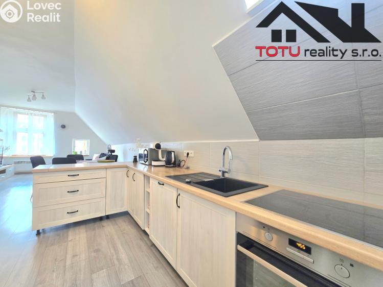 Prodej rodinného domu Broumov, Mírové náměstí č. 12