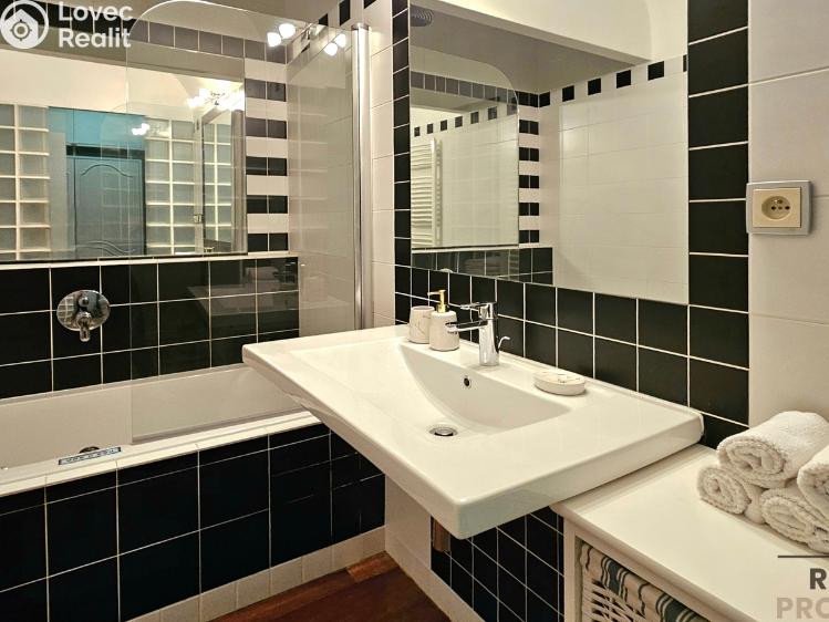 Pronájem bytu 2+KK Praha, Masarykovo nábřeží č. 11